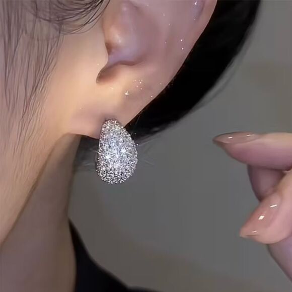 ✨ New Swarovski Crystal teardrop pierced earrings ✨Sellers pick - Picture 2 of 9